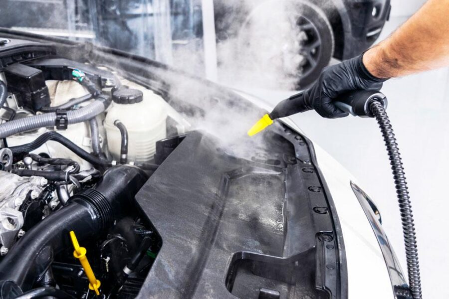 Come lavare il motore dell'auto a casa e se è opportuno farlo o meno