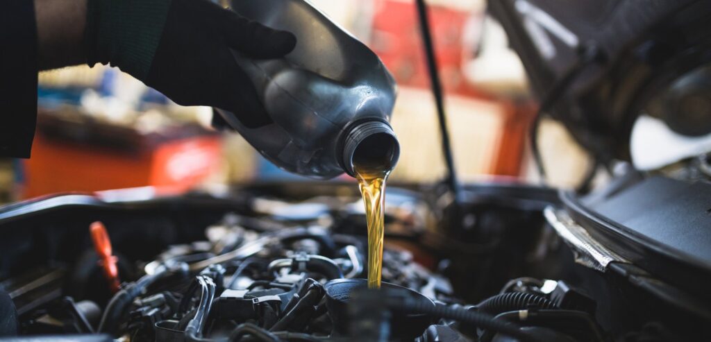 Etichettatura e classificazione dell'olio motore: decifrare i valori