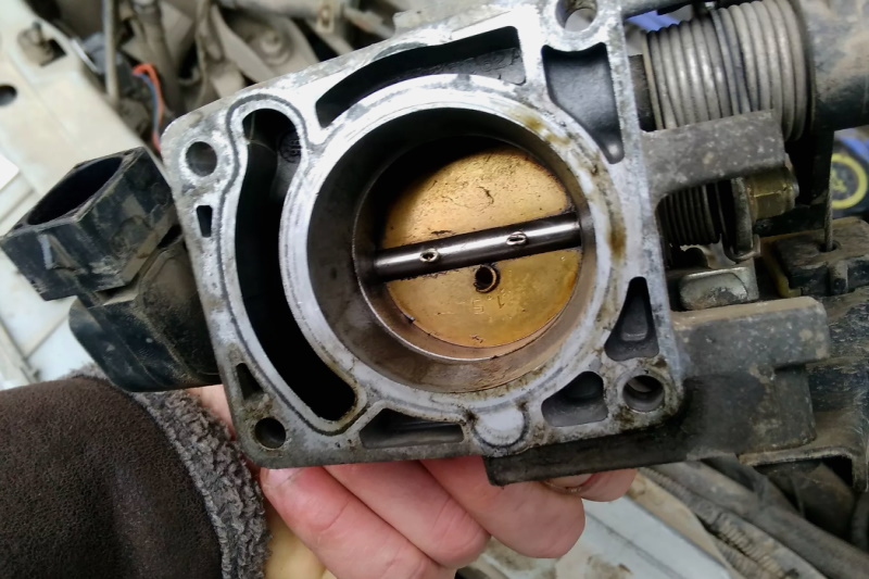 Il regime del motore non scende al minimo