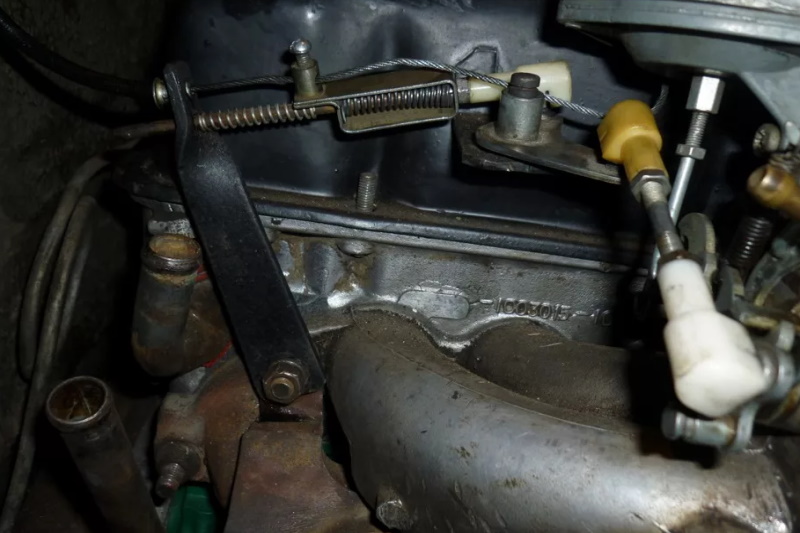 L'auto si spegne quando si preme il pedale dell'acceleratore