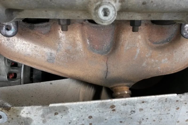 L'auto si spegne quando si preme il pedale dell'acceleratore