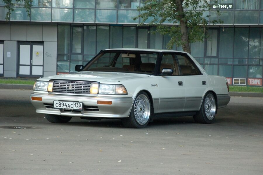 I motori della serie UZ di Toyota sono un'ottima soluzione per gli SWAP