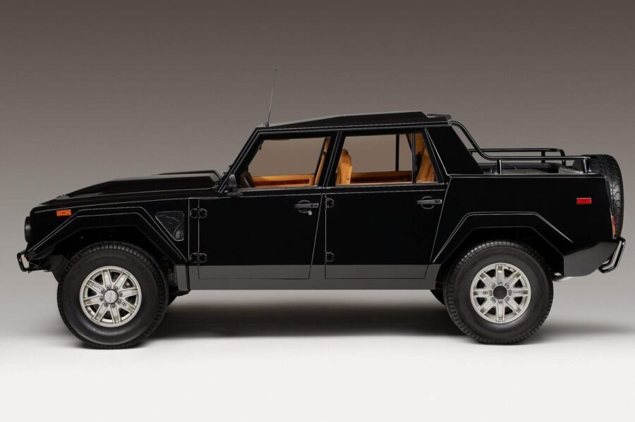 Lamborghini LM002. Supercar fuoristrada