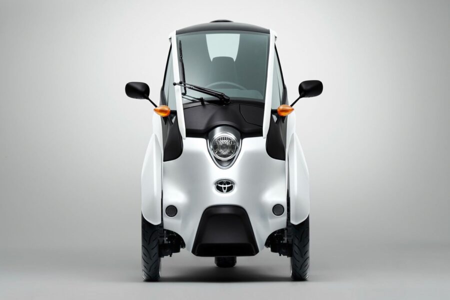 Toyota i-Road. Tra un'auto e una moto