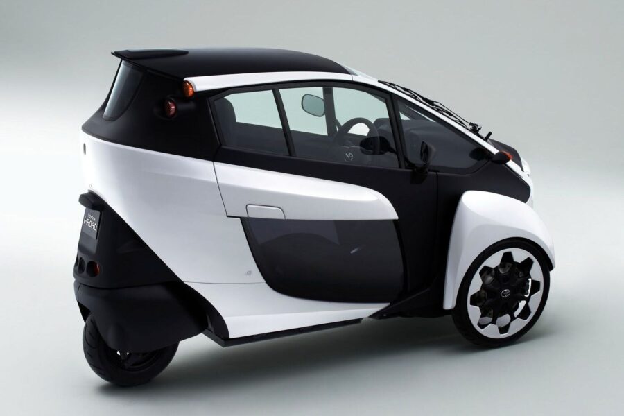Toyota i-Road. Tra un'auto e una moto