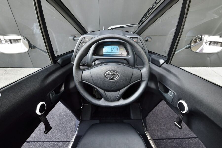 Toyota i-Road. Tra un'auto e una moto