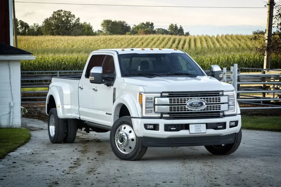 Ford F-Series Super Duty — 6,702 L V8, turbo diesel