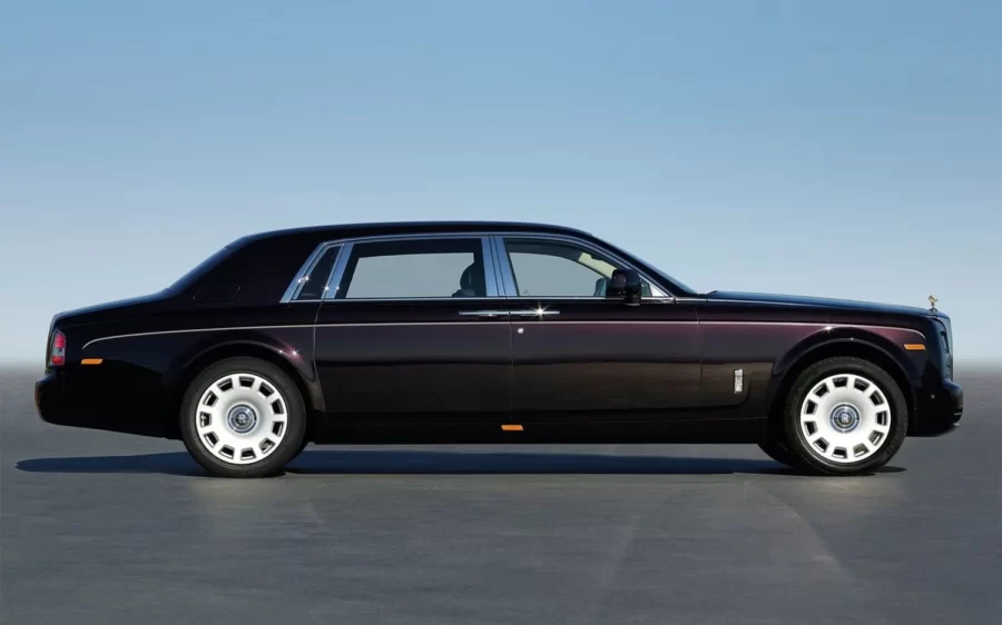 Rolls-Royce Phantom — 6,749 L V12, aspirato, benzina